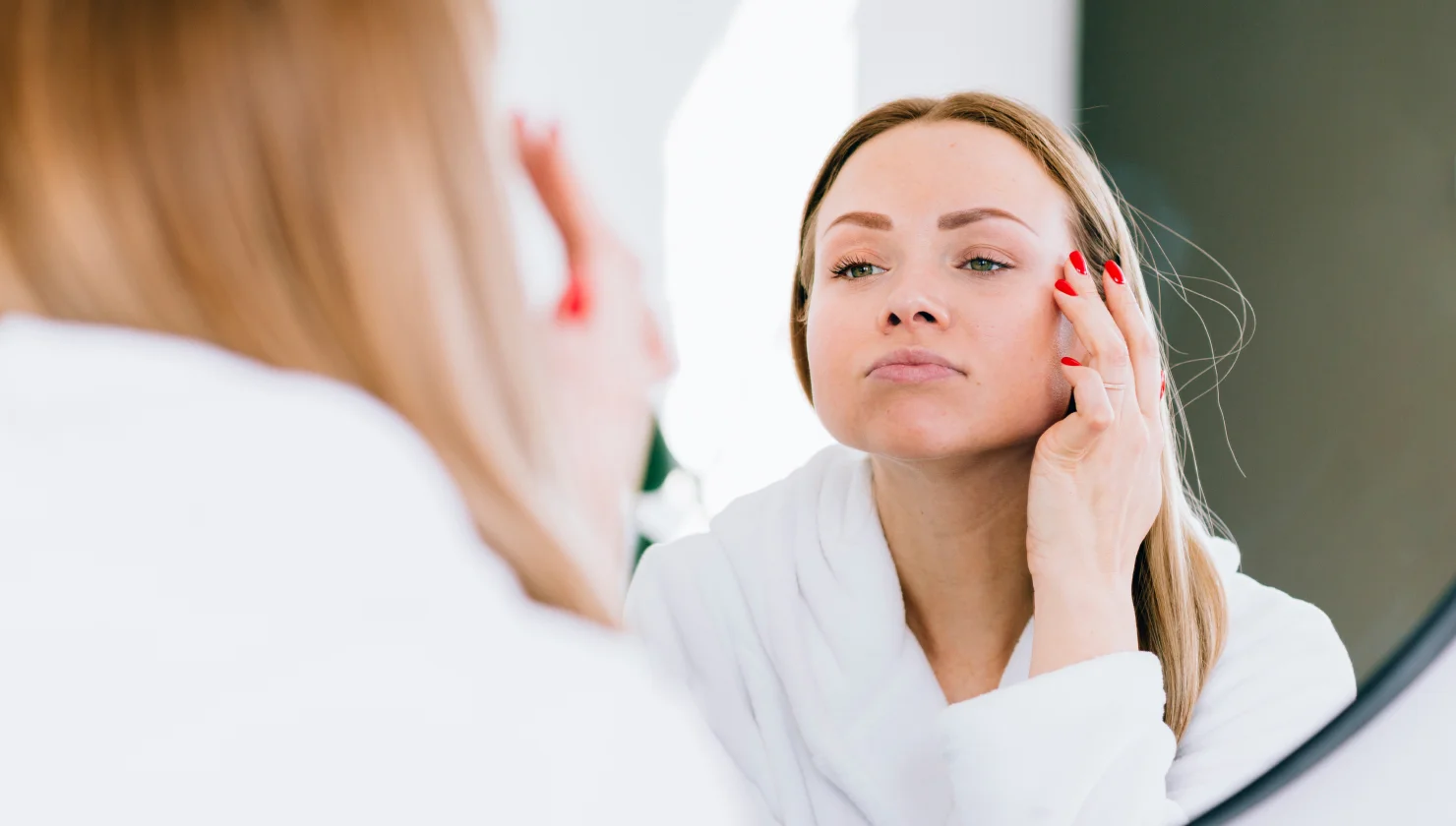 How To Keep Your Skin Hydrated? (With 10 Simple Tips)